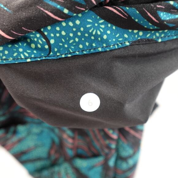 Lululemon Shorts Womens Size 6 Spring Break Away Stretch 3" Palm Lace Tofino - Picture 6 of 7